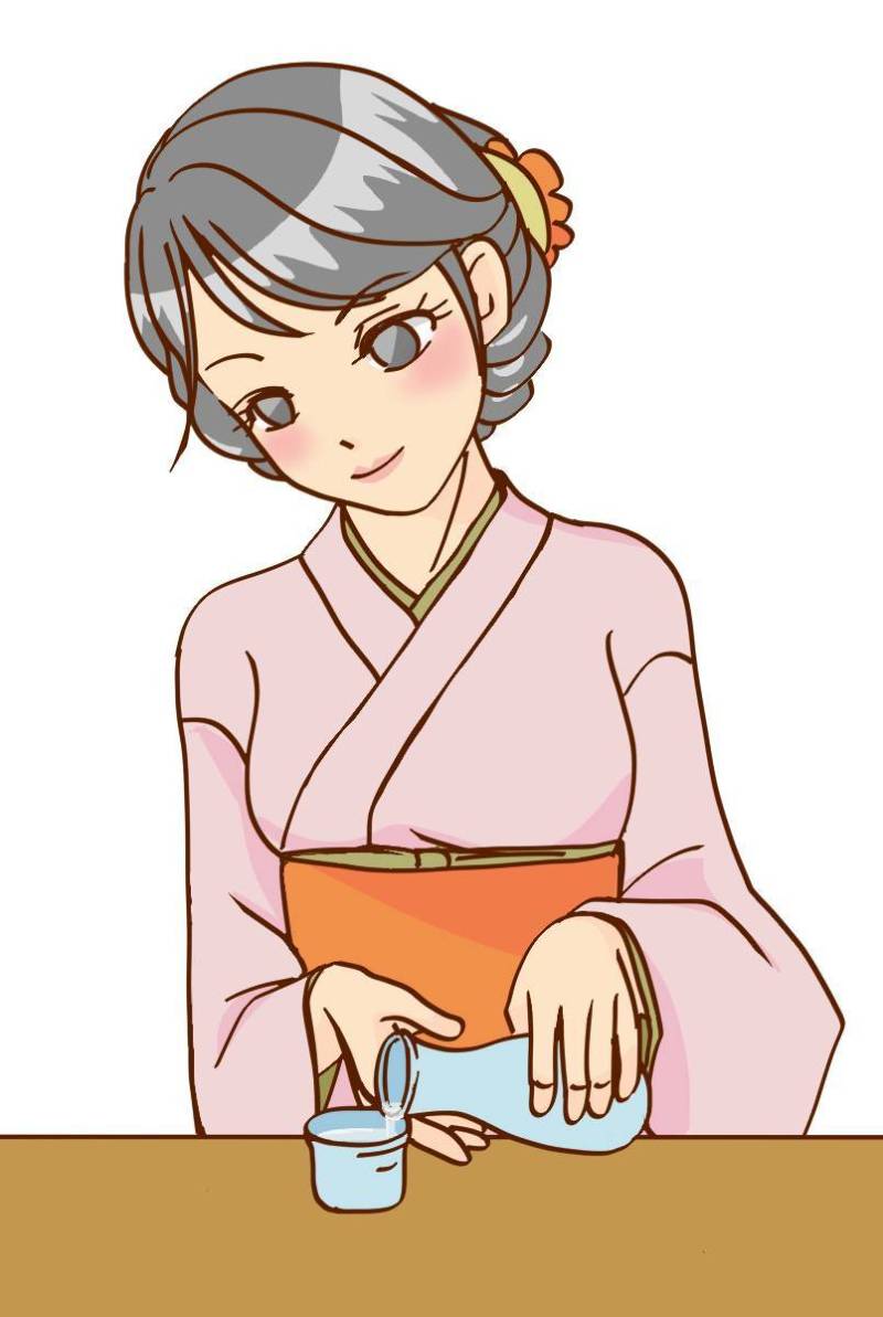 一个穿着日式服装的女人喝酒