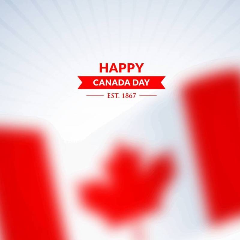快乐的加拿大一天背景与模糊的旗帜