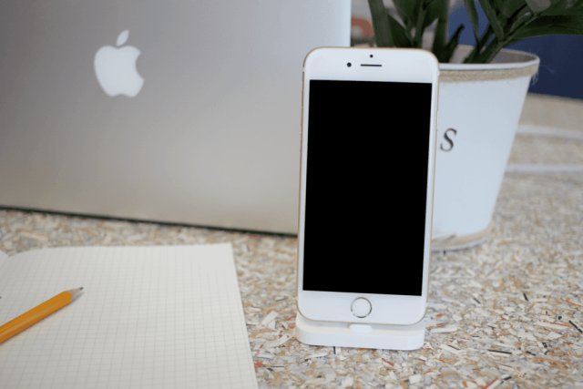 11透视iPhone 6模型在同事的氛围中,Coworking Space Mockups 11透视iPhone 6模型在同事的氛围中,Coworking Space Mockups