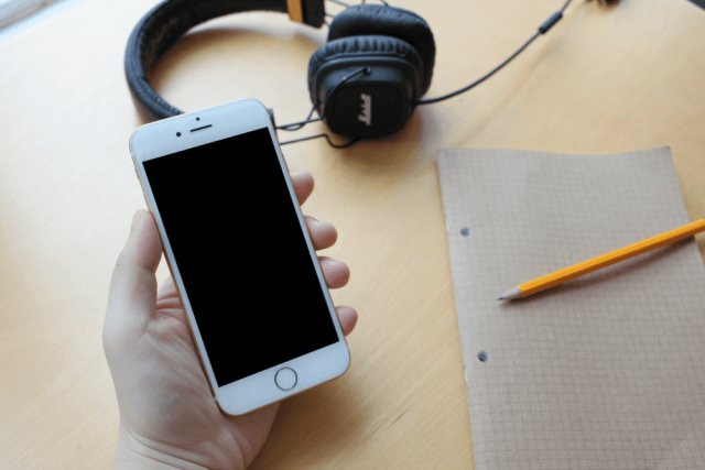 11透视iPhone 6模型在同事的氛围中,Coworking Space Mockups 11透视iPhone 6模型在同事的氛围中,Coworking Space Mockups