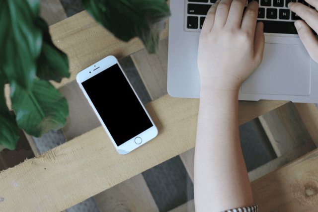 11透视iPhone 6模型在同事的氛围中,Coworking Space Mockups 11透视iPhone 6模型在同事的氛围中,Coworking Space Mockups
