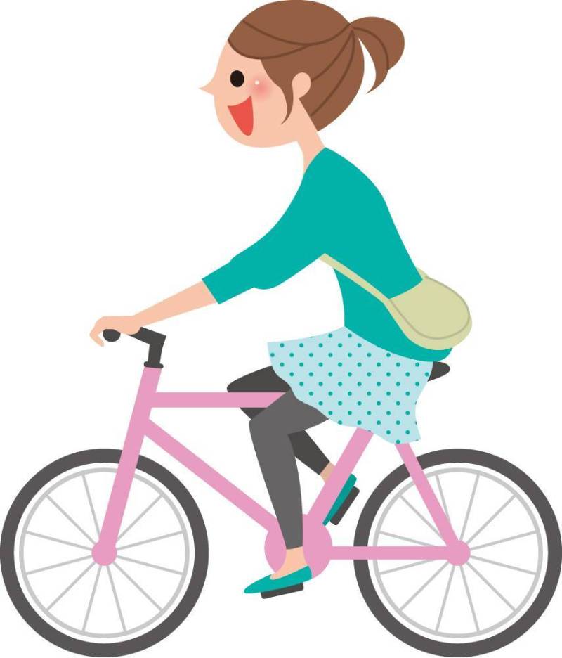 骑自行车的妇女