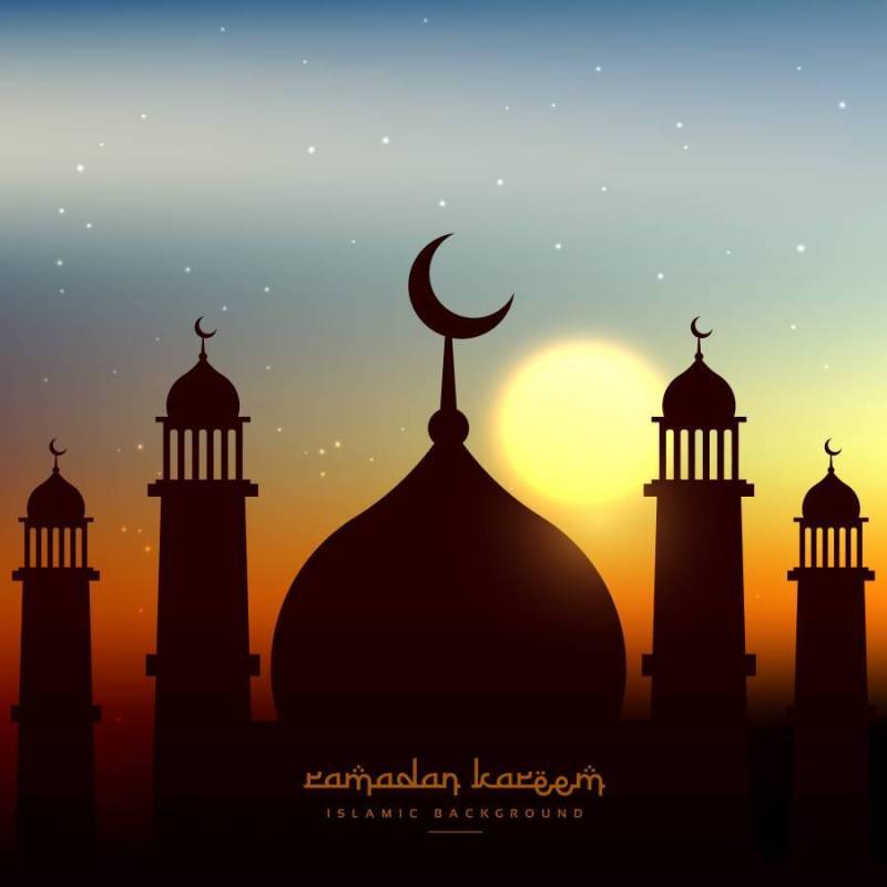清真寺形状在傍晚的天空与太阳