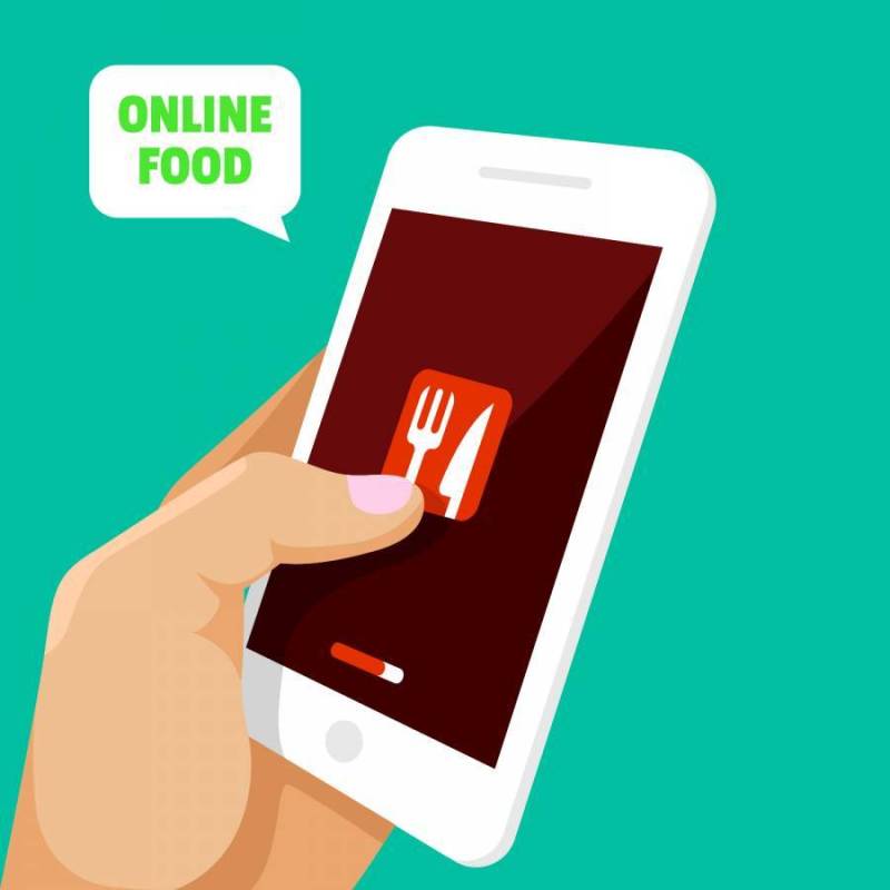 手触摸智能手机，打开食品应用程序