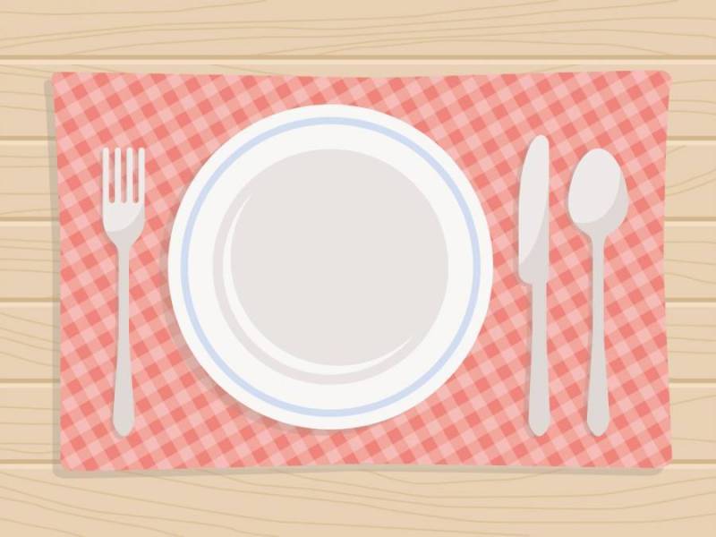 空盘子和餐具
