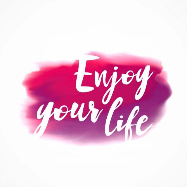 粉红色的水彩墨迹染上“享受你的生活”信息