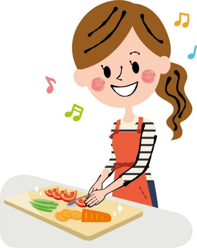 烹饪切菜的妇女