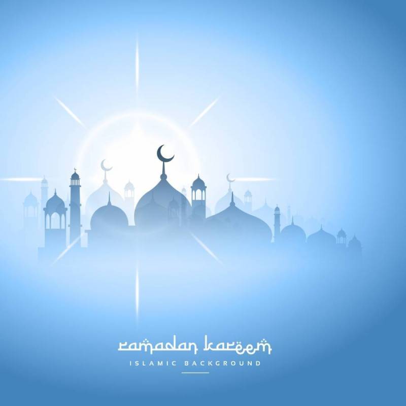 蓝蓝的天空斋月贾巴尔背景与清真寺剪影