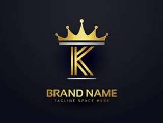 字母K优质徽标与金色的皇冠