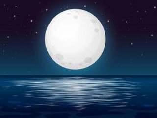 满月在海洋的夜晚