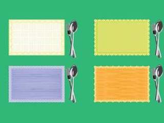 套餐巾或餐巾用叉子和刀子在顶视图上